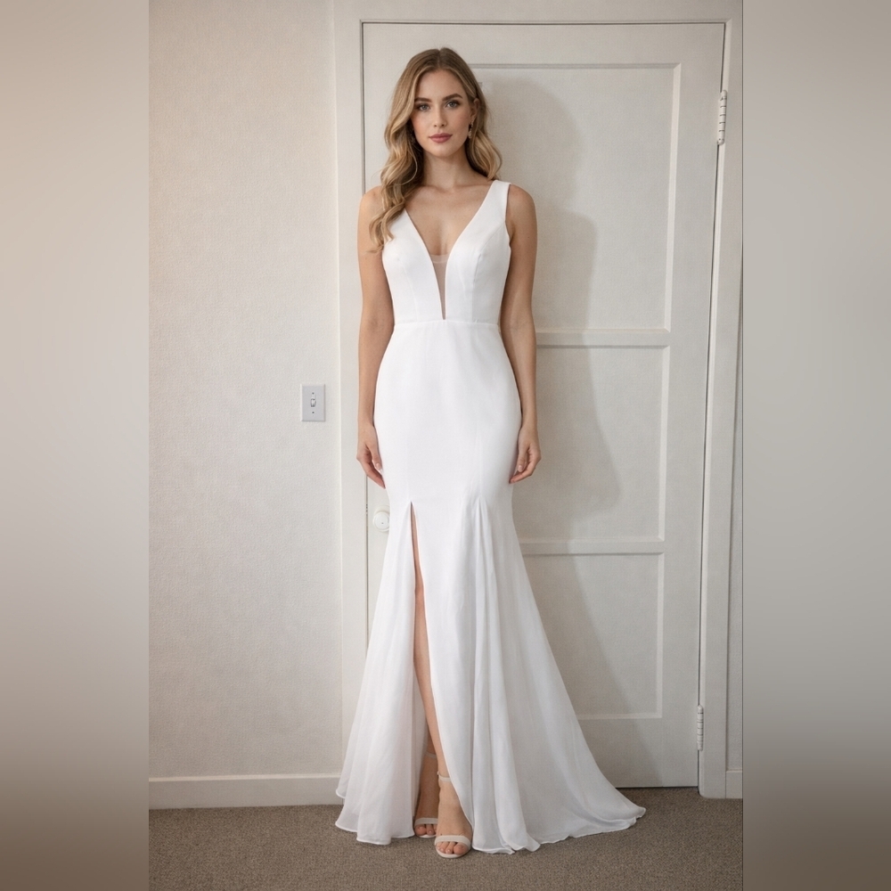 Elegant White Sleeveless Gown